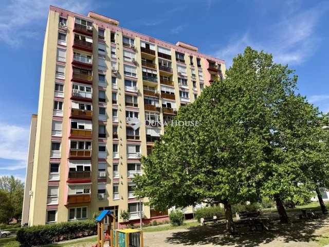 Eladó panellakás, Pécsett, Aidinger János úton 54.9 M Ft