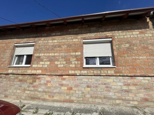 Eladó családi ház, Pécsett 41.9 M Ft, 3 szobás