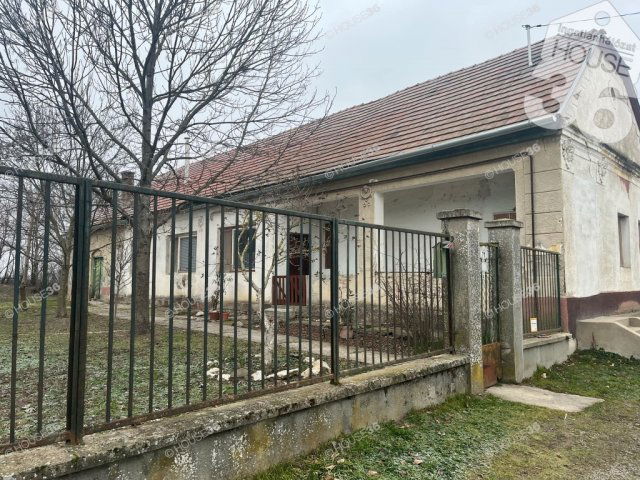 Eladó családi ház, Solton 16.5 M Ft, 3 szobás