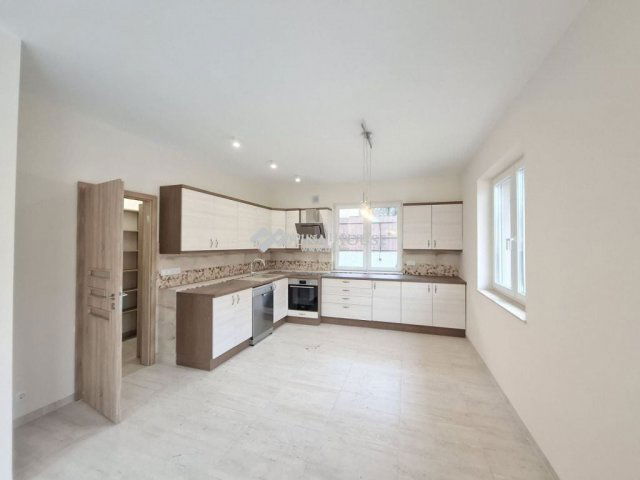 Eladó családi ház, Budapesten, XVI. kerületben, Kolozs utcában