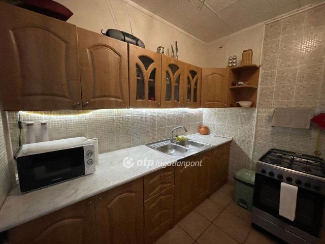 Eladó panellakás, Nyíregyházán 49.9 M Ft, 3 szobás