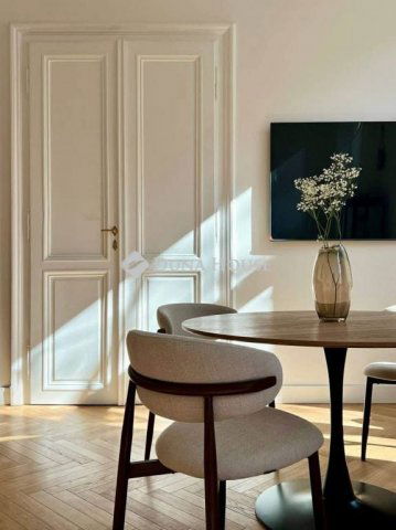 Eladó téglalakás, Budapesten, VI. kerületben 189 M Ft, 3 szobás