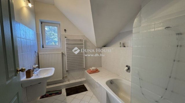 Eladó családi ház, Tahitótfalun 147 M Ft, 5+1 szobás