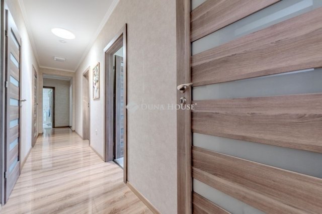 Eladó családi ház, Üllőn 299 M Ft, 6 szobás