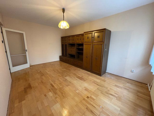 Eladó panellakás, Székesfehérvárott 47.99 M Ft, 2 szobás