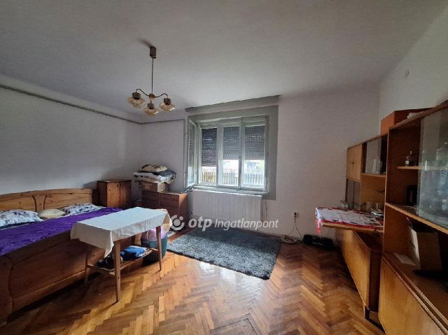 Eladó családi ház, Túrkevén 32.5 M Ft, 3 szobás