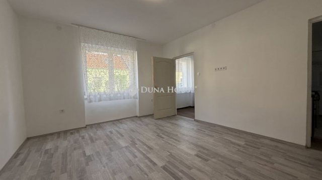 Eladó családi ház, Szombathelyen 49.99 M Ft, 2 szobás
