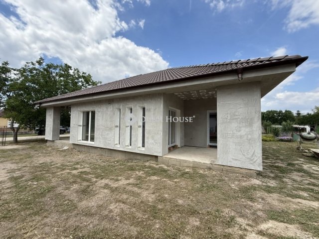 Eladó családi ház, Pusztaszabolcson 74.9 M Ft, 4 szobás