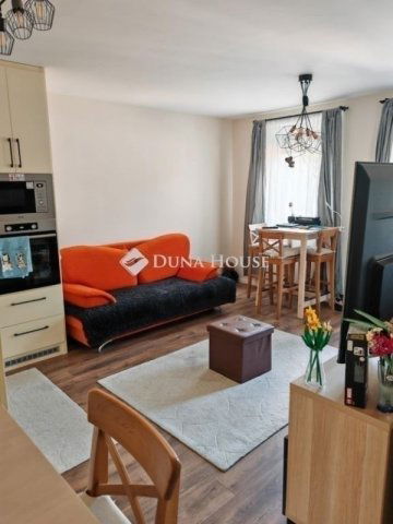 Eladó téglalakás, Szegeden 96 M Ft, 2+2 szobás