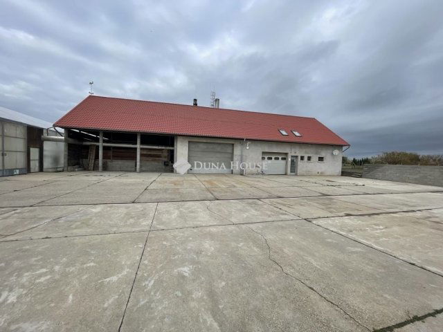 Eladó családi ház, Szabadszálláson 140 M Ft, 5 szobás