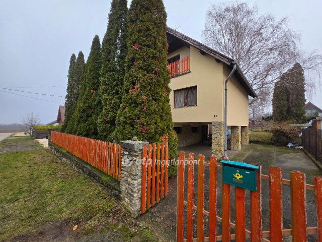 Eladó családi ház, Velencén 79.9 M Ft, 5+2 szobás