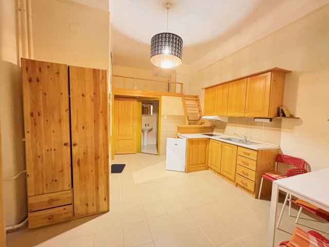 Eladó téglalakás, Budapesten, V. kerületben, Alkotmány utcában