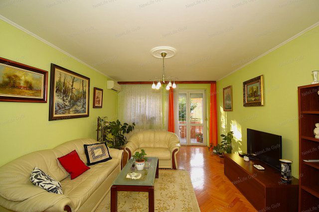 Eladó téglalakás, Győrött, Zrínyi utcában 81.9 M Ft, 3 szobás