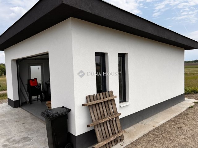 Eladó családi ház, Kecskeméten 210 M Ft, 4 szobás