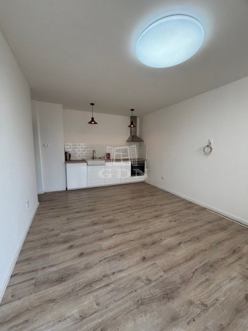 Kiadó téglalakás, albérlet, Tatán 240 E Ft / hó, 3 szobás