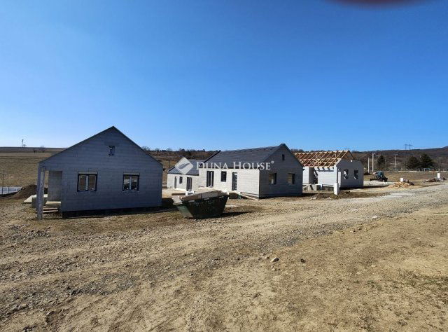 Eladó ikerház, Kosdon, Bocskai utcában 129.99 M Ft, 5 szobás