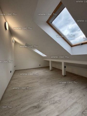 Eladó családi ház, Budapesten, III. kerületben 69.9 M Ft