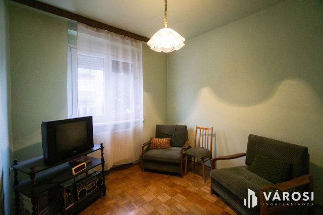 Eladó téglalakás, Győrött 74 M Ft, 3 szobás