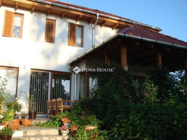 Eladó családi ház, Etyeken 148 M Ft, 7 szobás