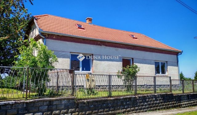 Eladó családi ház, Nemespátrón 29.99 M Ft, 2 szobás
