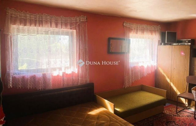 Eladó ikerház, Bugyin 49.9 M Ft, 5+1 szobás