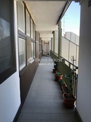 Eladó téglalakás, Esztergomban 61.9 M Ft, 3 szobás