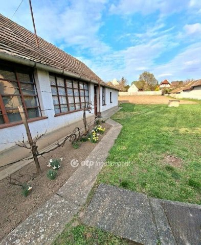 Eladó családi ház, Nagyvenyimen 28 M Ft, 2 szobás