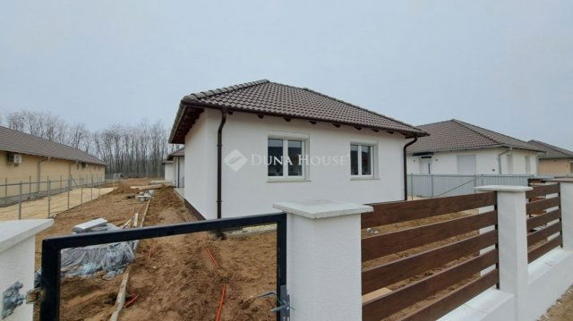 Eladó ikerház, Vasadon 80 M Ft, 4 szobás / költözzbe.hu