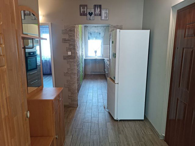 Kiadó panellakás, albérlet, Ajkán, Béke utcában 140 E Ft / hó