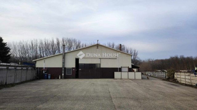 Kiadó ipari ingatlan, Felsőpakonyban 1050 E Ft / hó