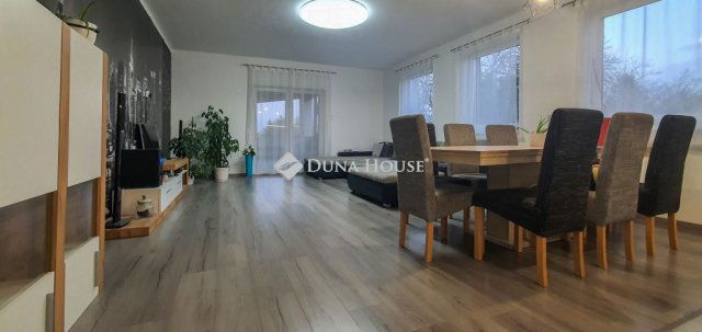 Eladó családi ház, Lövőn 95 M Ft, 7 szobás