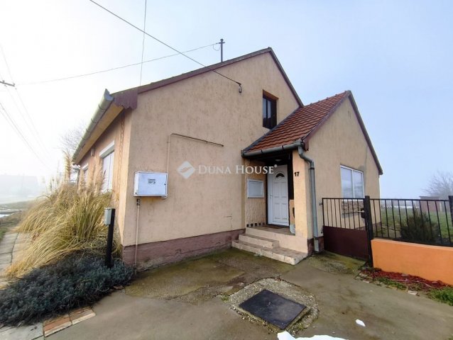 Eladó családi ház, Döbröközön 24.9 M Ft, 3 szobás