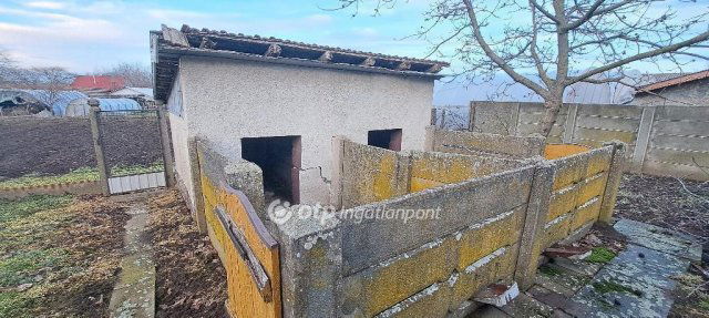Eladó családi ház, Medgyesegyházán 24 M Ft, 2 szobás