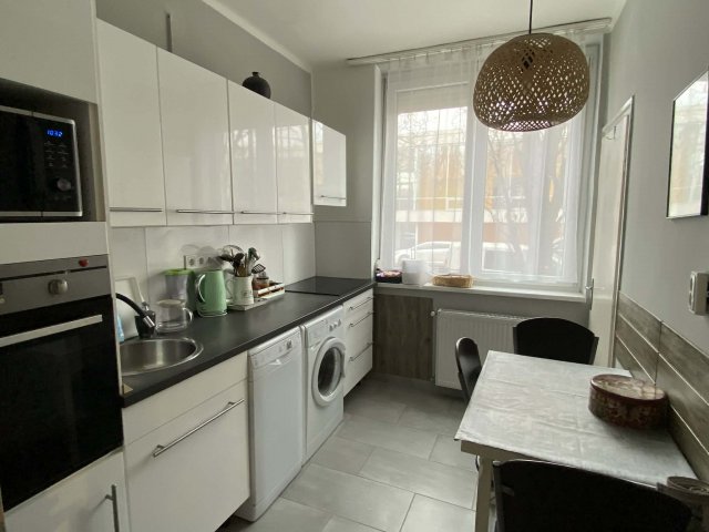 Eladó téglalakás, Debrecenben 90 M Ft, 4 szobás