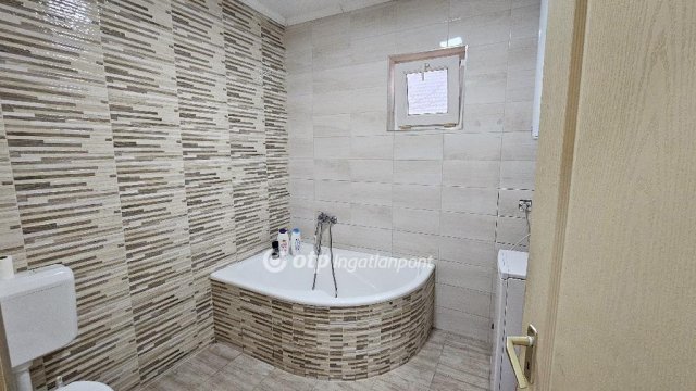 Eladó családi ház, Pusztaszabolcson 106 M Ft, 3 szobás