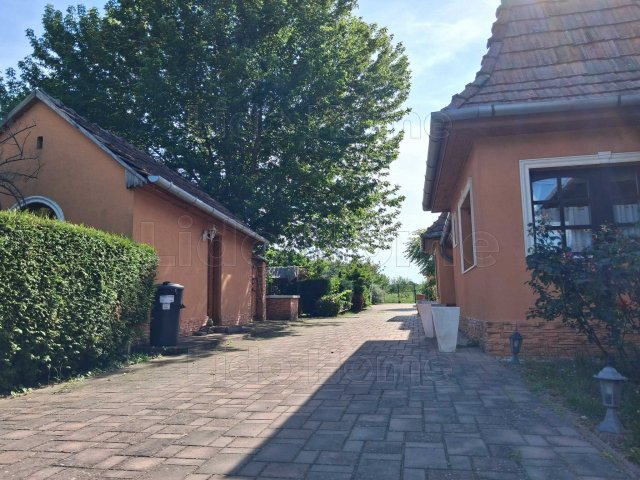 Eladó családi ház, Ságváron 94.12 M Ft, 4 szobás