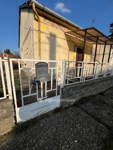 Eladó családi ház, Szászváron 26.9 M Ft, 2 szobás