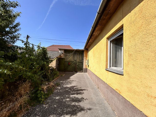 Eladó családi ház, Cegléden 41.9 M Ft, 4 szobás