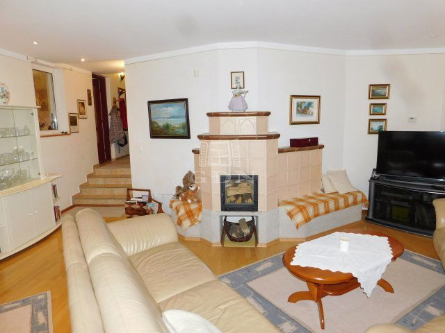 Eladó téglalakás, Veszprémben 175 M Ft, 2+2 szobás