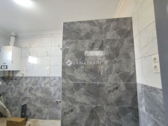 Eladó családi ház, Ócsán 93.9 M Ft, 6 szobás