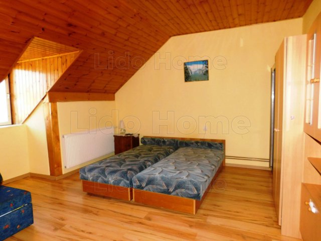 Eladó családi ház, Balatonudvariban 125 M Ft, 13 szobás