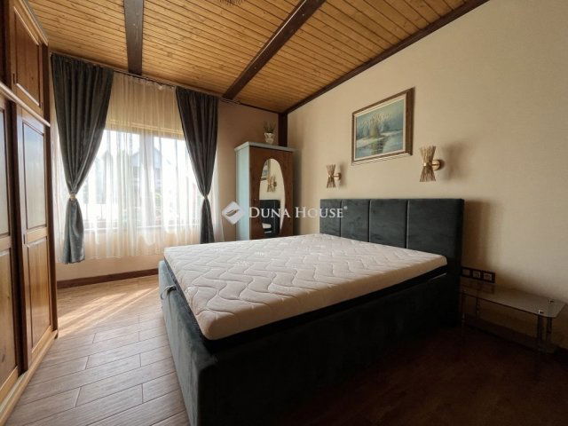 Eladó családi ház, Zamárdiban 144.9 M Ft, 7 szobás