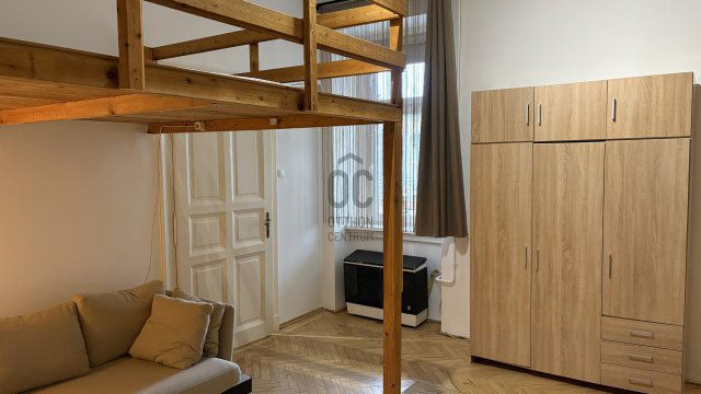 Eladó téglalakás, Budapesten, VII. kerületben, Peterdy utcában