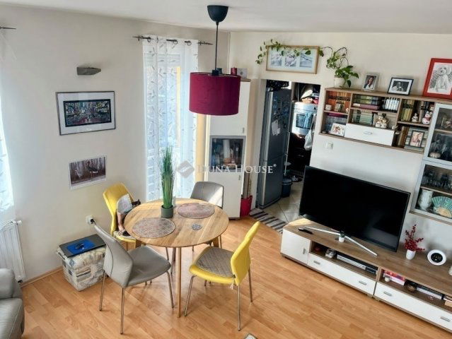 Eladó téglalakás, Pécsett 91.9 M Ft, 3 szobás