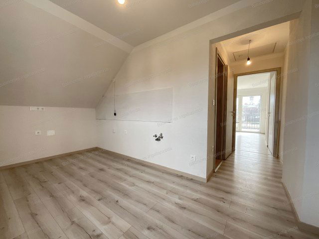 Eladó téglalakás, Siófokon 46.9 M Ft, 1 szobás