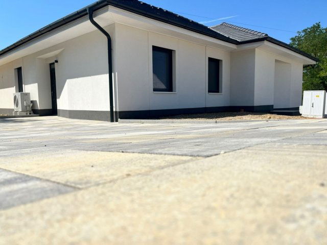 Eladó ikerház, Cserszegtomajon 74.9 M Ft, 4 szobás