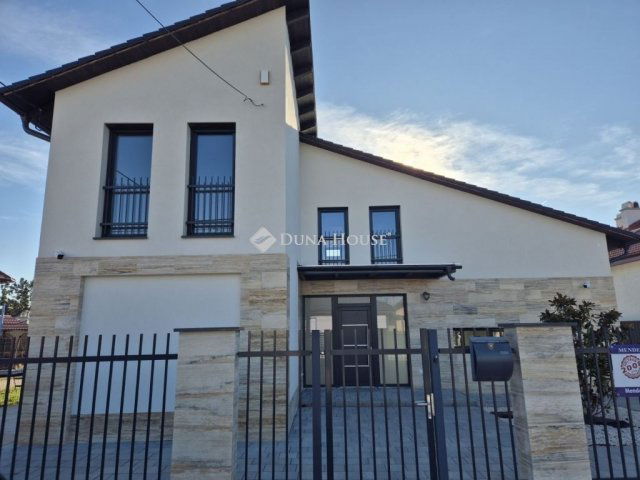 Eladó családi ház, Vecsésen 245 M Ft, 5 szobás