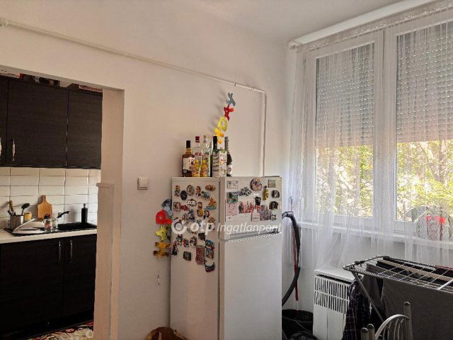 Eladó téglalakás, Szolnokon 34 M Ft, 1+1 szobás