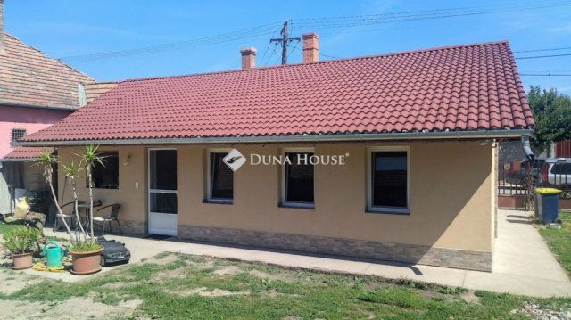 Eladó családi ház, Kunszentmiklóson 34.9 M Ft, 3 szobás