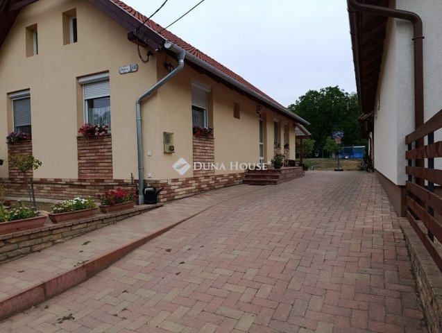 Eladó családi ház, Gödöllőn 110 M Ft, 3 szobás